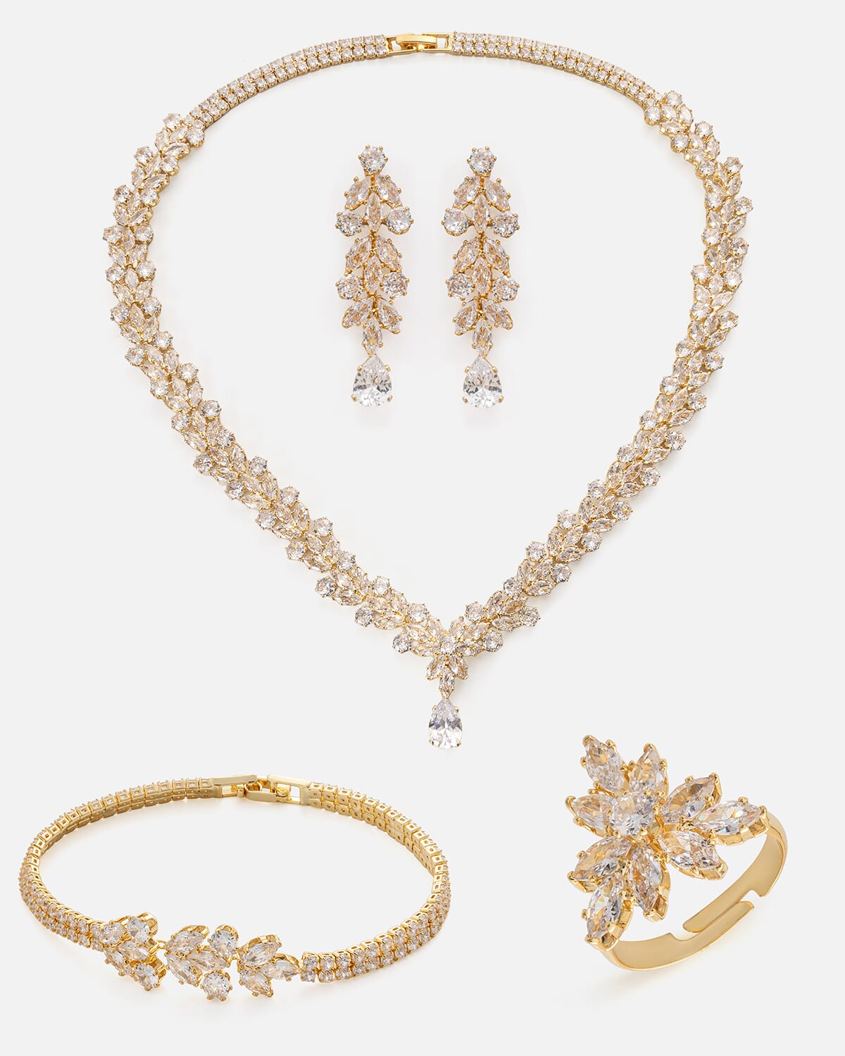 ‎ طقم نسائي فاخر بلون ذهبي