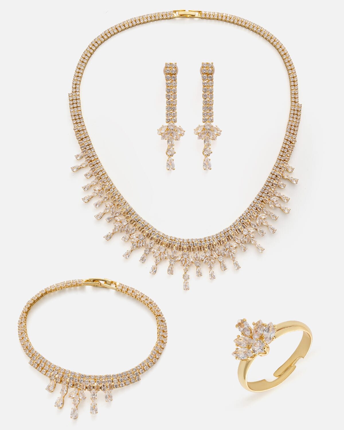 ‎ طقم نسائي أنيق بلون ذهبي